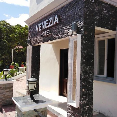 Venezia Suites Hotel Iloilo Екстер'єр фото