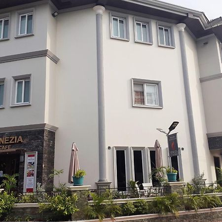 Venezia Suites Hotel Iloilo Екстер'єр фото