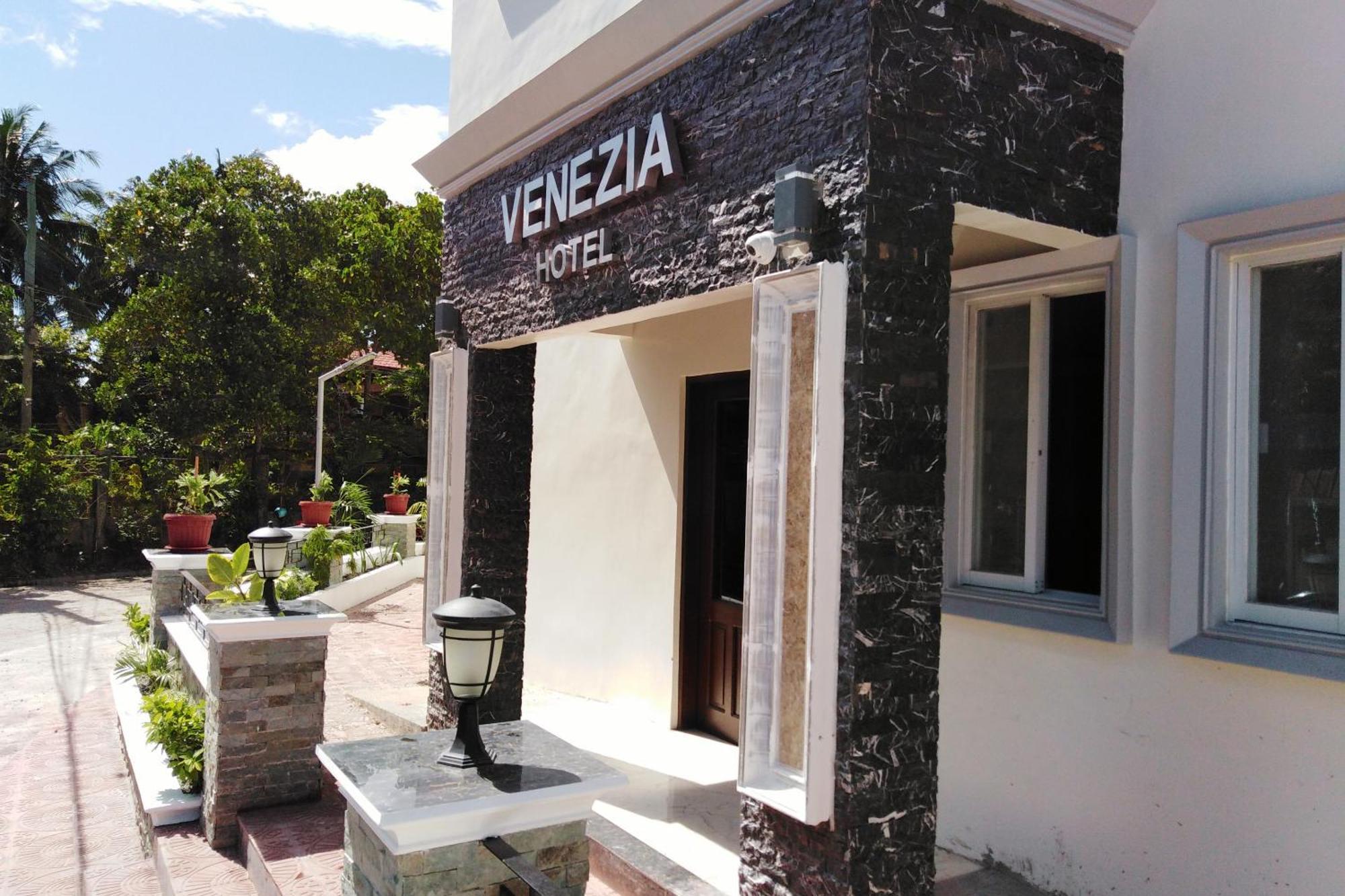 Venezia Suites Hotel Iloilo Екстер'єр фото