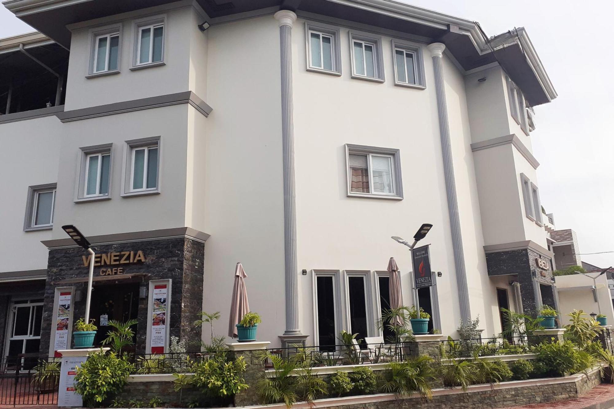 Venezia Suites Hotel Iloilo Екстер'єр фото
