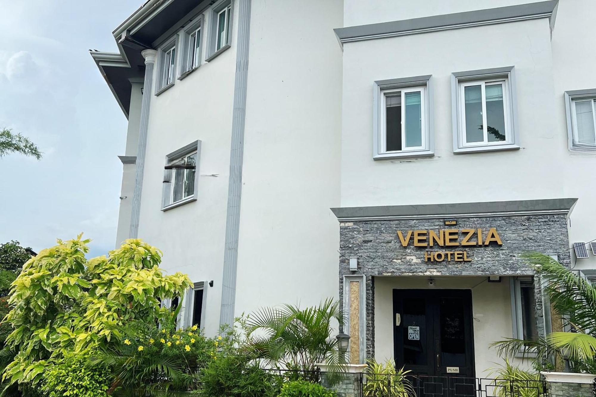 Venezia Suites Hotel Iloilo Екстер'єр фото