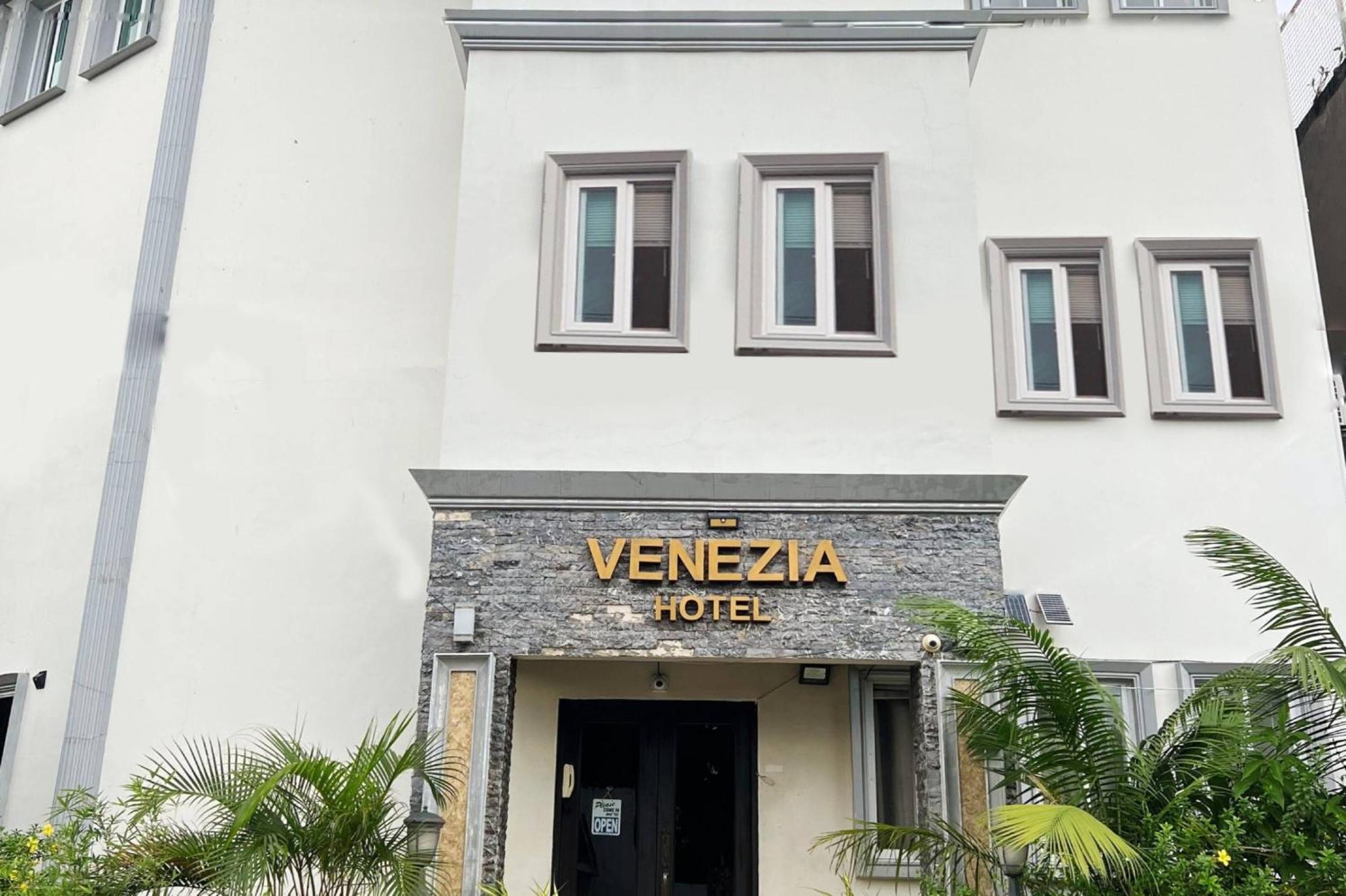 Venezia Suites Hotel Iloilo Екстер'єр фото
