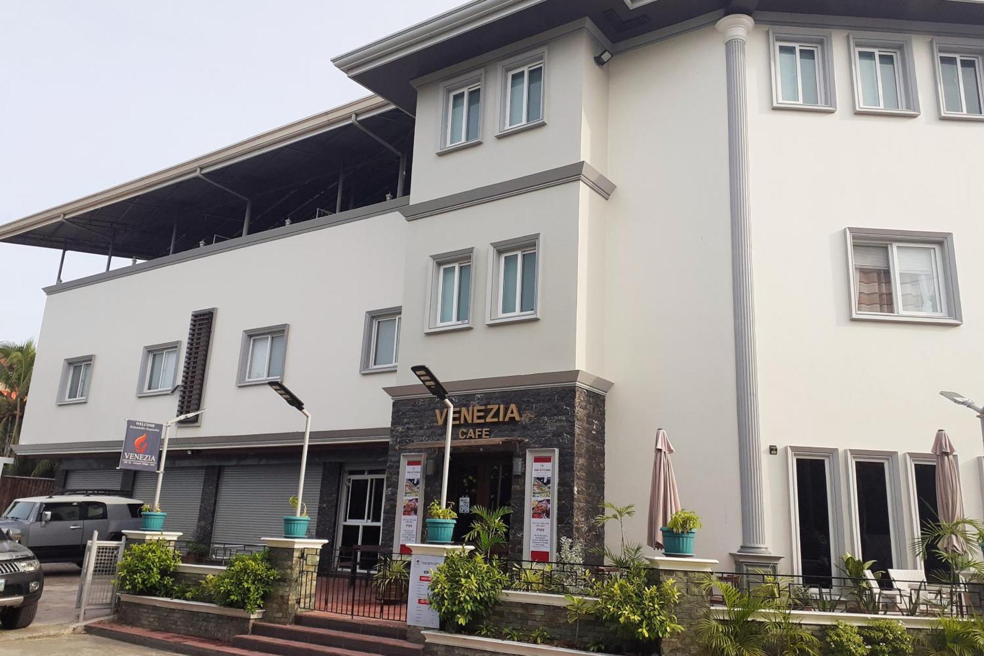 Venezia Suites Hotel Iloilo Екстер'єр фото